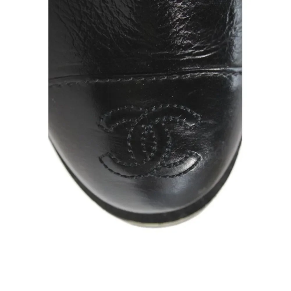 Chanel this pair